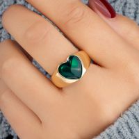 Emerald Retro Ring Design Sense Heart Ring Wholesale main image 5