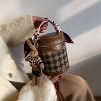 Simple And Fashionable Rhombic Hand Bag New Shoulder Mobile Phone Bag Korean Version Bucket Bag main image 2