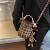 Simple And Fashionable Rhombic Hand Bag New Shoulder Mobile Phone Bag Korean Version Bucket Bag main image 3