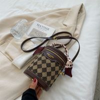 Simple And Fashionable Rhombic Hand Bag New Shoulder Mobile Phone Bag Korean Version Bucket Bag sku image 2