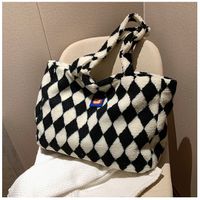Autumn And Winter Lamb Plush Bag Large Capacity New Fashion Shoulder Bag Commuter Tote Bag sku image 2