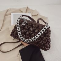 Fashion Messenger Small Bag Autumn And Winter New Texture Chain Rhombus One Shoulder Cloud Bag sku image 4