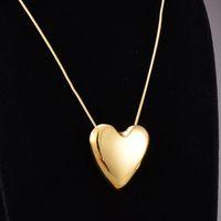 Design Texture Short Chain Heart-shaped Light Body Round Snake Necklace main image 2