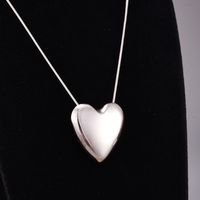 Design Texture Short Chain Heart-shaped Light Body Round Snake Necklace main image 4