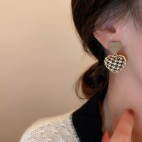 Fall Winter Retro Fabric Houndstooth Heart Earrings Fashion Color Contrast Checked Earrings main image 5