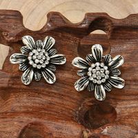 Cross-border European And American New Retro Personalized Ethnic Style Little Daisy Stud Earrings Small And Simple Classical Earrings Wholesale main image 3