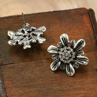 Cross-border European And American New Retro Personalized Ethnic Style Little Daisy Stud Earrings Small And Simple Classical Earrings Wholesale main image 4