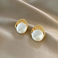 Simple Personality Earrings Female Cold Wind Metal Niche Pearl Earrings main image 3