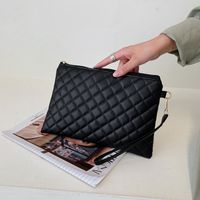 Retro Solid Color Texture Clutch Bag Simple Rhombic Soft Face Envelope Small Square Bag sku image 2
