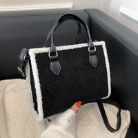 Casual Plush Large Bag Large Capacity Bag For Women 2021 New Western Style Shoulder Bag Autumn And Winter Textured Tote Bag sku image 2