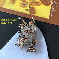 Retro Distressed Metal Cute Animal Brooch Color Gem Diamond Enamel Glaze Pin Grape Cluster Cat Eye Large Brooch sku image 2