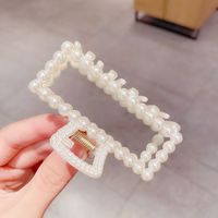 South Korea Imitation Pearl Catch Clip Hollow Plate Hair Catch Shark Clip Back Head Hair Accessories sku image 1