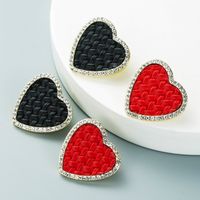 Européen Et Américain De Mode Et Tendance Nouveau Produit Creative Simple Amour En Forme De Coeur Alliage Strass Boucles D'oreilles Femelle Tous Les-correspondant Coréen Gracieux Boucles D'oreilles main image 2