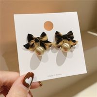 Korea Autumn And Winter Matching Leopard Bow Pearl Personality Small Earrings main image 5