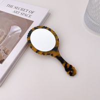 Koreanischer Mode Retro Ovaler Spiegel Tragbarer Kompakter Spiegel Täglicher Make-up Kleiner Spiegel sku image 3