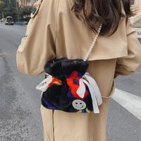 Niche Small Bag Female Bag 2021 New Fashion Plush Velvet Pearl Chain Messenger Bag main image 5