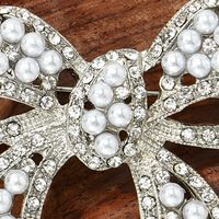 Bow Pearl Brooch French Simple Temperamental All-match Metal Brooch Women's Accessories main image 5