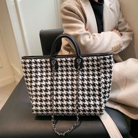 High-grade Chain Shoulder Large Capacity Tote Bag 2021 New Bags Women's Commuter Houndstooth Portable Big Bag main image 5