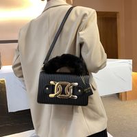 Autumn And Winter Plush Handbag Female 2021 New Retro Shoulder Messenger Handbag main image 5