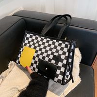 Hand-held Large-capacity Checkerboard Ladies Bag 2021 New Autumn And Winter One-shoulder Tote Bag sku image 4