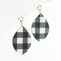 Qingdao Davey European And American Fashion Jewelry Black And White Checkerboard Pu Leather High Profile Large Earrings Women's Earrings main image 5