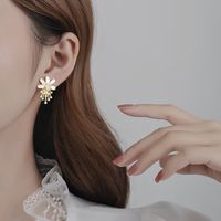 Pearl Crystal Rhinestone Flower Earrings Ins Fashion Earrings main image 3