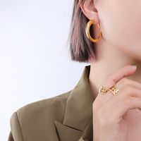 Rétro Forme C Placage Acier Au Titane Pas D'incrustation Des Boucles D'oreilles main image 5