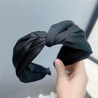 B059-1 Simple Solid Color Knot In The Middle Headband Sweet Temperament Wide-edged Headdress Satin Cross Cloth Headband Female sku image 1