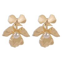 Retro Palace Style Flower Inlaid Pearl Alloy Earrings Wholesale sku image 1