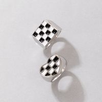 الهيب هوب بسيط حلقة الأسود والأبيض القلب هندسية الشطرنج حلقة اثنين قطعة sku image 1