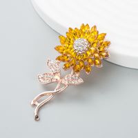 Broche De Girasol Con Diamantes De Imitación De Perlas Coreanas, Accesorios De Broche De Moda Al Por Mayor sku image 1