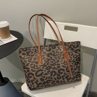 New Large-capacity Handbags Handbags Trendy Fashion Leopard Print Single Shoulder Tote Bag sku image 2