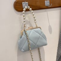 Female Bag 2021 New Trendy Fashion Chain Messenger Bag Pearl Handle Clip Bag main image 2