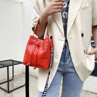 Women's Bucket Bag Fashion Handbag Solid Color Stone Pattern Letter Shoulder Strap Shoulder Bag main image 3