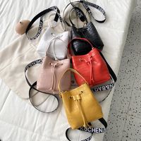 Women's Bucket Bag Fashion Handbag Solid Color Stone Pattern Letter Shoulder Strap Shoulder Bag main image 5