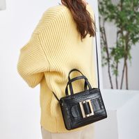 Trend Handbags Solid Color Crocodile Pattern Messenger Bag Metal Decoration Fashion Shoulder Bag main image 5