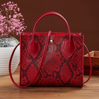 2021 Fashion Women's Bag Trend Snake Pattern Solid Color Practical Shoulder Bag main image 3