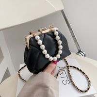 Female Bag 2021 New Trendy Fashion Chain Messenger Bag Pearl Handle Clip Bag sku image 3