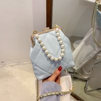 Female Bag 2021 New Trendy Fashion Chain Messenger Bag Pearl Handle Clip Bag sku image 6