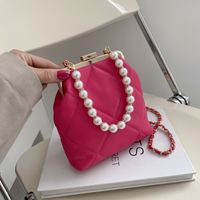 Female Bag 2021 New Trendy Fashion Chain Messenger Bag Pearl Handle Clip Bag sku image 8