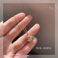 Collier Pendentif Poisson Coréen Clouté De Diamants Chaîne De Clavicule En Acier Titane Féminin main image 3