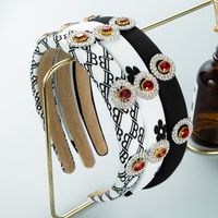 New Creative European And American Simple Baroque Letter Flower Headband main image 1