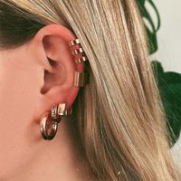 Neue Kreative Einfache Und Unregelmäßige C-förmige Hohle Ohrringe Für Frauen main image 3