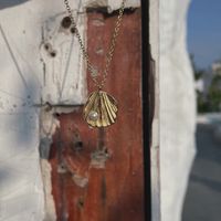 Collier De Mode En Forme D&#39;éventail De Perles D&#39;eau Douce En Forme D&#39;éventail De Feuille De Ginkgo En Acier Titane Plaqué Or 18 Carats main image 1