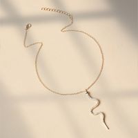 Einfache Halskette Mit Anhänger In Schlangenform Mit Diamanten main image 5