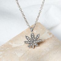 1 Piece Fashion Maple Leaf Heart Shape Butterfly Alloy Women's Pendant Necklace sku image 1