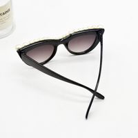 Fashion Cat-eye Frame Pearl Gradient Color Anti-ultraviolet Large Frame Sunglasses main image 3