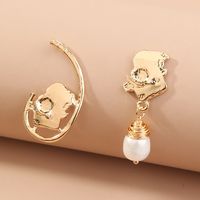 Fashion Asymmetric Freshwater Pearl Alloy Earrings main image 1