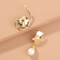 Fashion Asymmetric Freshwater Pearl Alloy Earrings main image 4