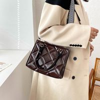 Fashionable Embroidered Thread Wide Shoulder Strap New Rhombus Portable Messenger Bag main image 3